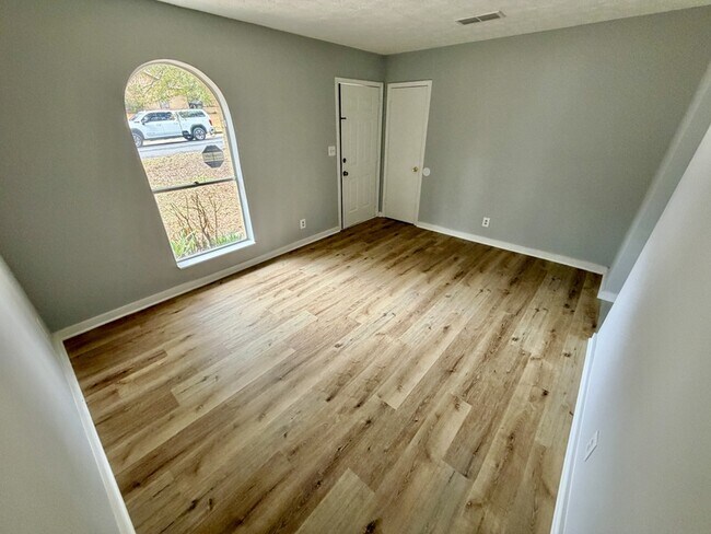 Building Photo - 6108 Deerfield Ct