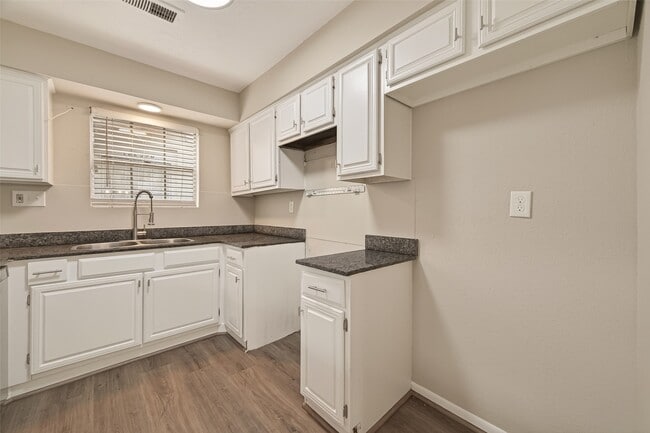 Building Photo - 12239 W Village Dr