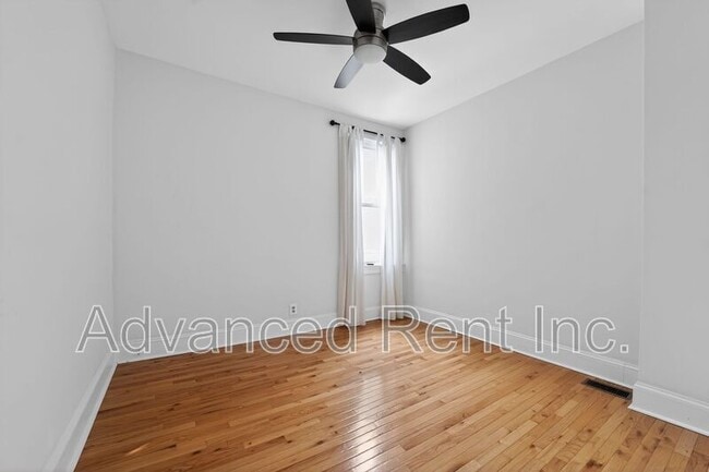 Building Photo - 611 Grundy St