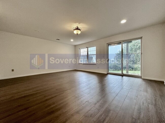 Building Photo - Beautiful house for rent.