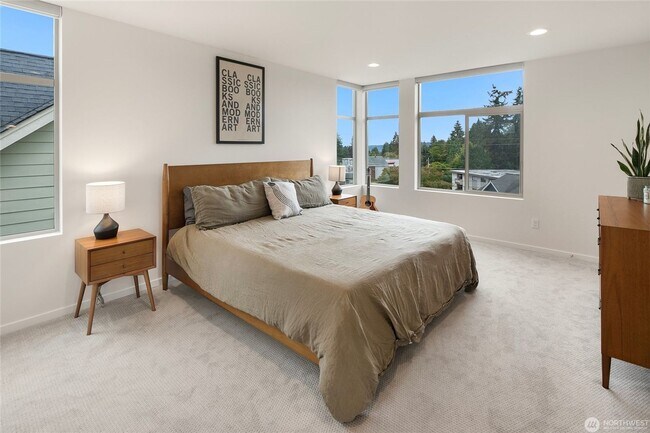 Building Photo - Modern 3-Bedroom Townhouse with Rooftop Deck & Parking | Seattle