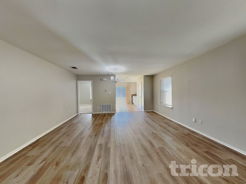 Building Photo - 2726 Candle Ridge Dr