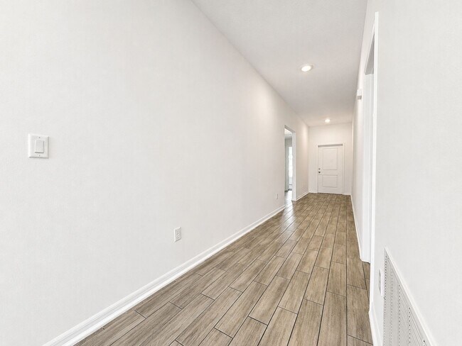 Building Photo - Live exceptionally in this 4Bedroom / 2Bath home in Daytona’s Preserve at LPGA!