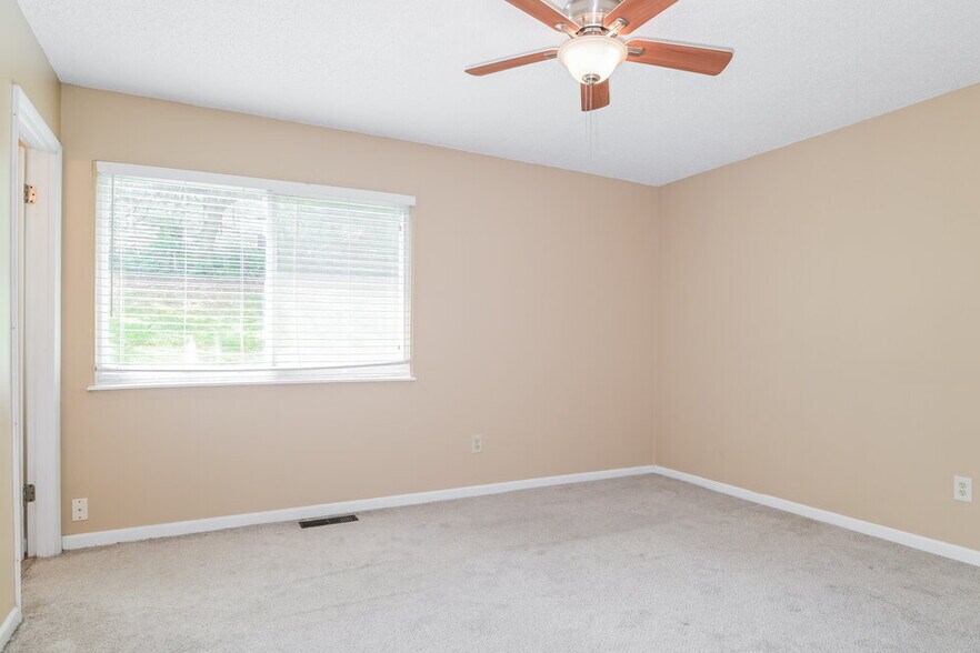Building Photo - 6950 Jamestown Way Dr