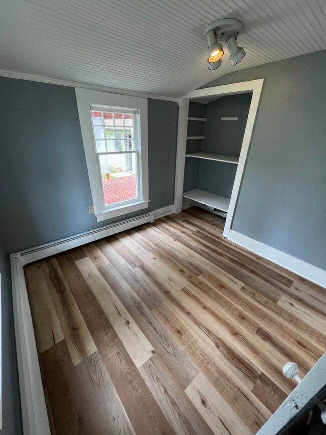 Building Photo - Beautifully Remodeled 3-Bed / 1-Bath Home ...