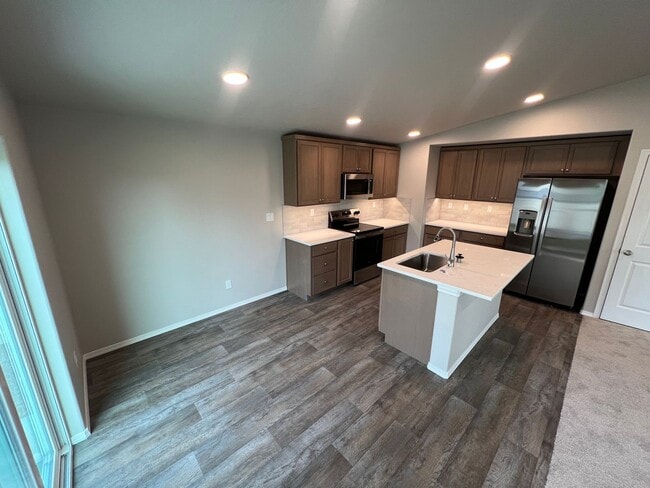 Building Photo - 3bd/2.5ba BRAND NEW Townhouse in West Vall...