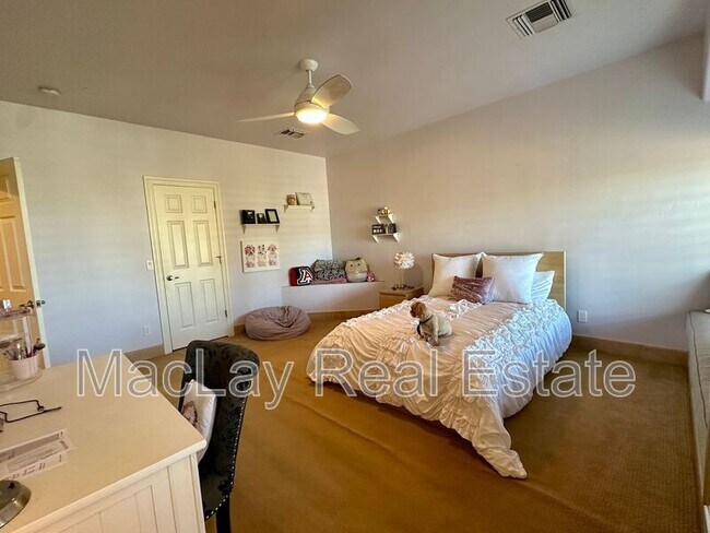 Building Photo - 5711 W Linda Ln