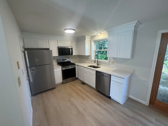 Building Photo - 5 Cabernet Ct