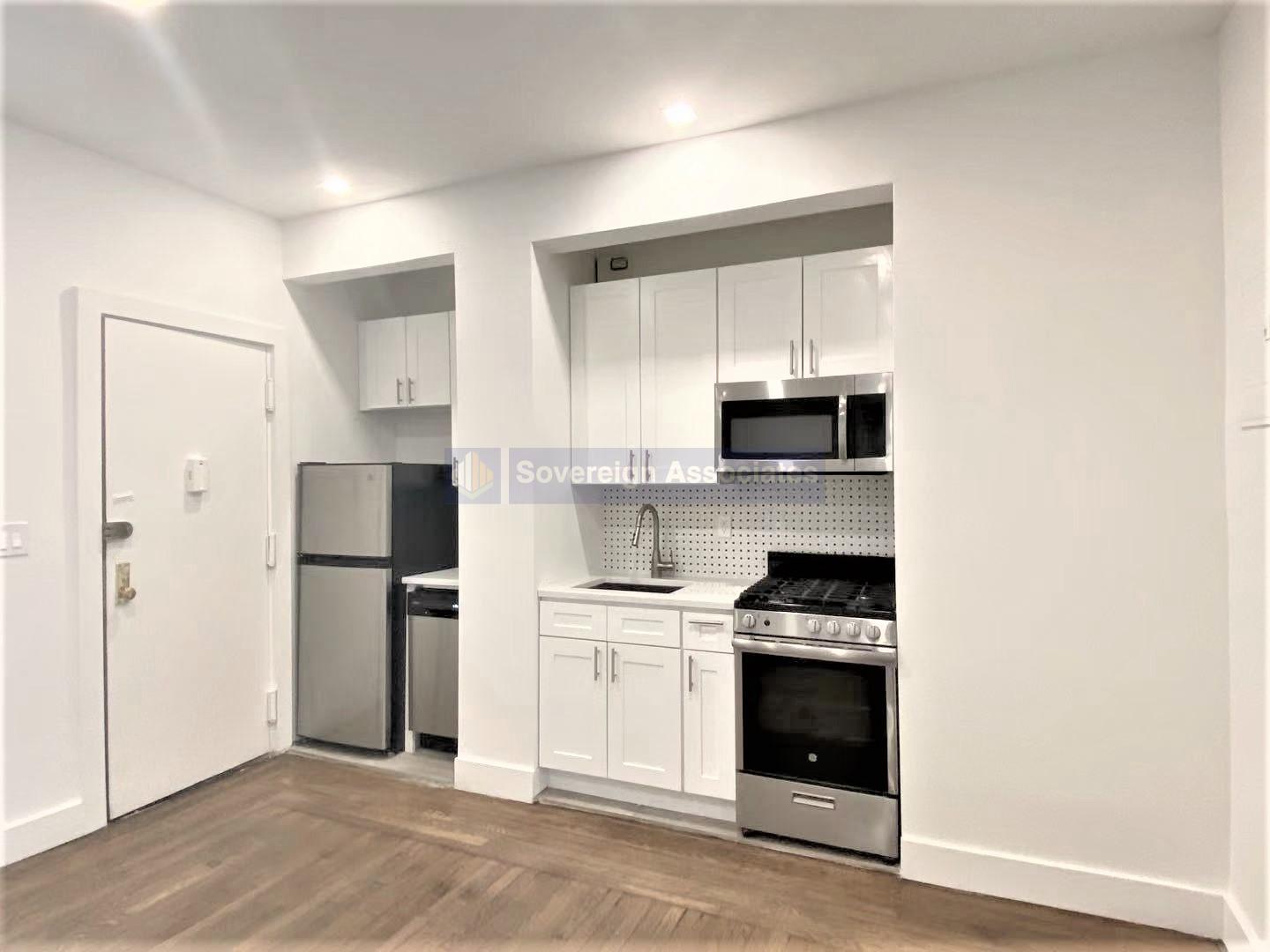 Building Photo - 45 Tiemann Pl