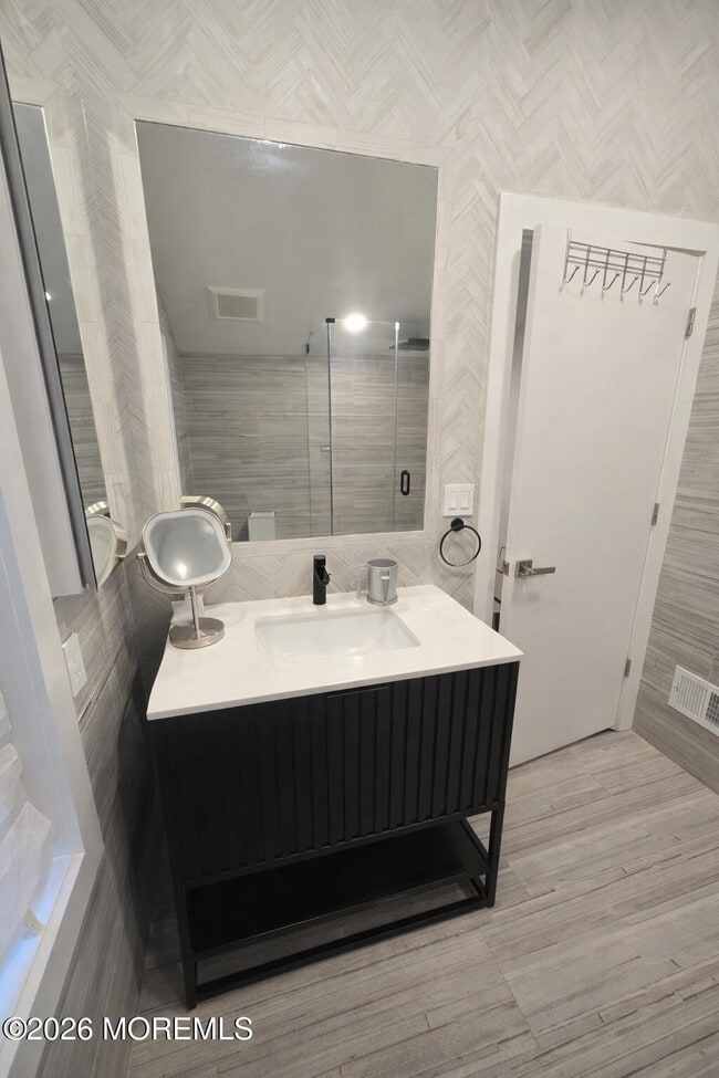 Building Photo - 486 W Lincoln Ave