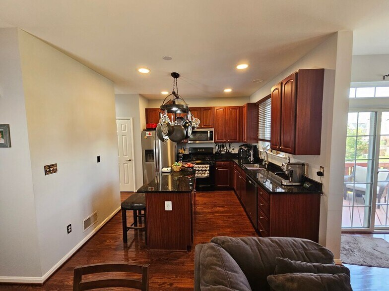 Building Photo - 1201 Cambria Terrace NE