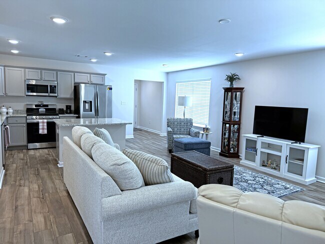 Building Photo - 230 Pedric Dr