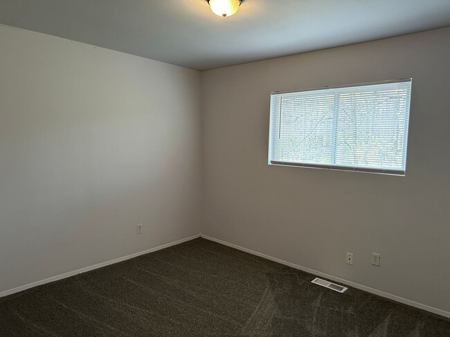 Building Photo - Townhouse in Newport News