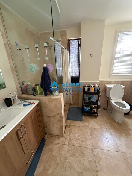 Building Photo - 70 Calumet St