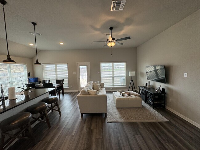 Building Photo - 8314 Stonehollow