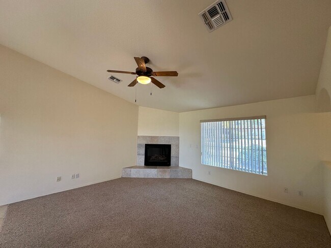 Building Photo - Beautiful 3 Bed / 2 Bath Home Backing to Cerbat Cliffs Golf Course!