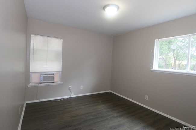 Building Photo - 6010 Shoreview Pl