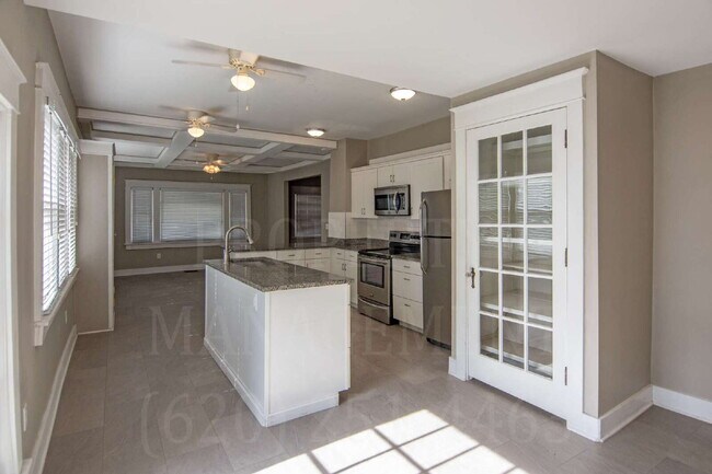 Building Photo - 4-Bedroom 2-Bathroom + Bonus Room