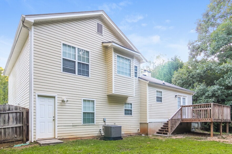 Building Photo - 2847 James Henry Dr