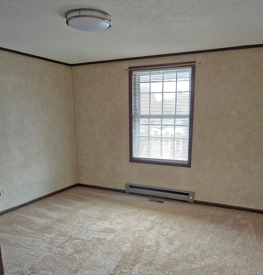 Building Photo - 27035 Oakmead Dr