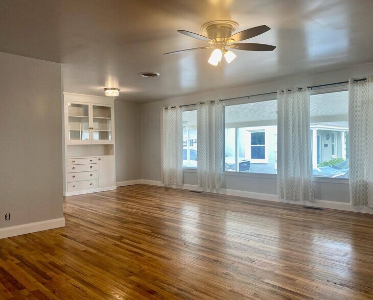 living room - 140 N 700 E