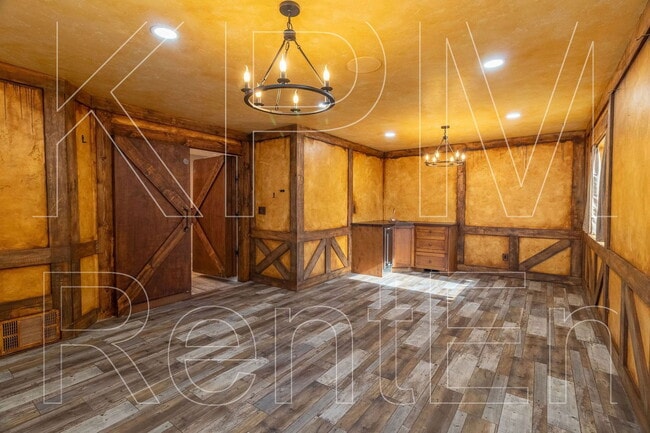 Building Photo - 6221 Crestview Cir