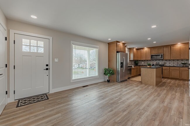 Building Photo - 911 Mayfair Dr