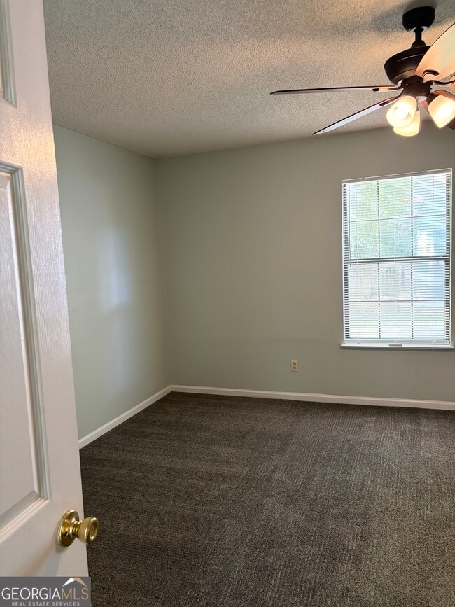 Building Photo - 121 Innerlake Ln