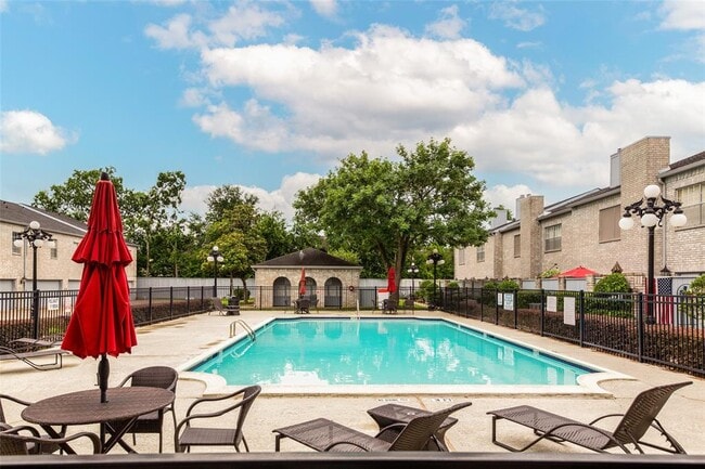 Building Photo - 368 Wilcrest Dr