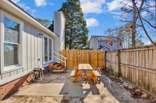 Building Photo - 3681 Highgate Dr