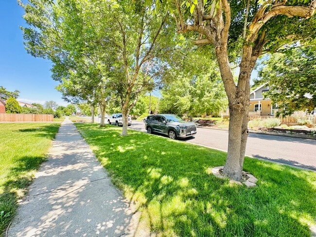 Building Photo - 3 bed 1 bath duplex near RiNo and City Par...