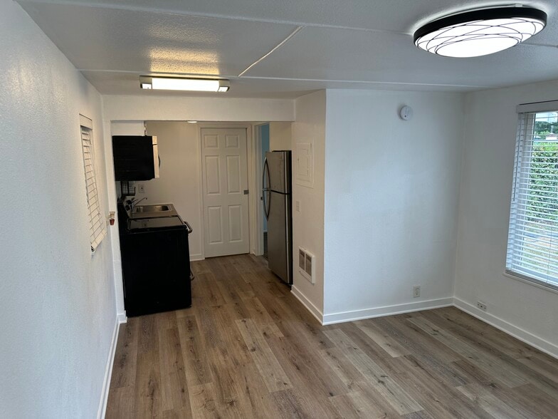 Building Photo - 8323 SE 62nd Ave