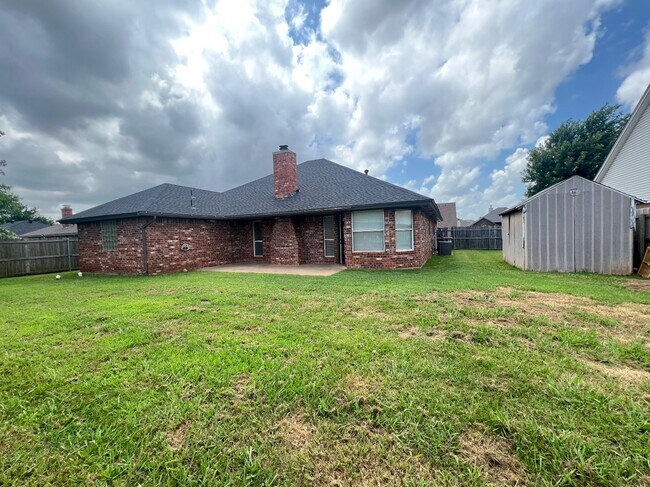 Building Photo - 9300 Buttonwood Ave