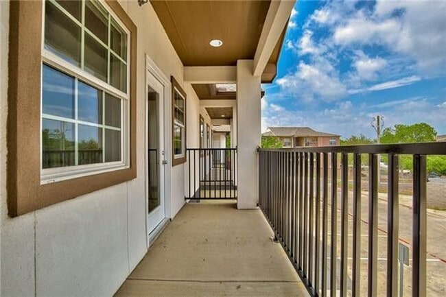 Building Photo - 13609 Pinnacle Cir W
