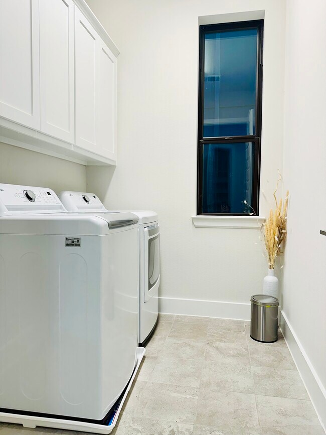 Building Photo - 512 Secretariat Dr