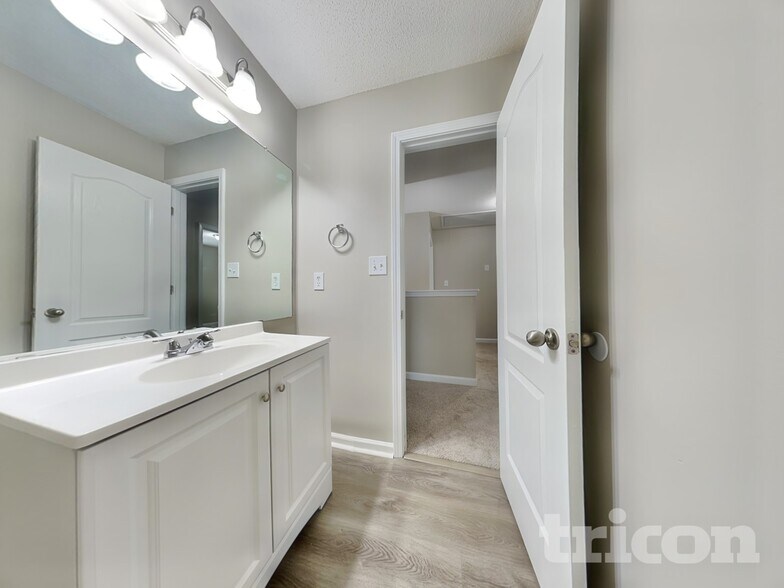 Building Photo - 30 Kendall Ln