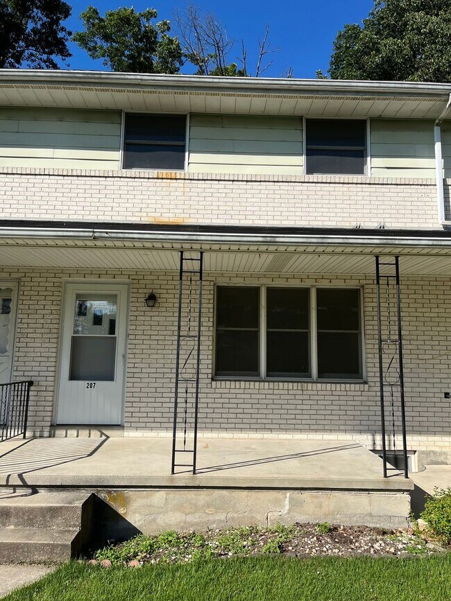 Building Photo - 207 S Beech St