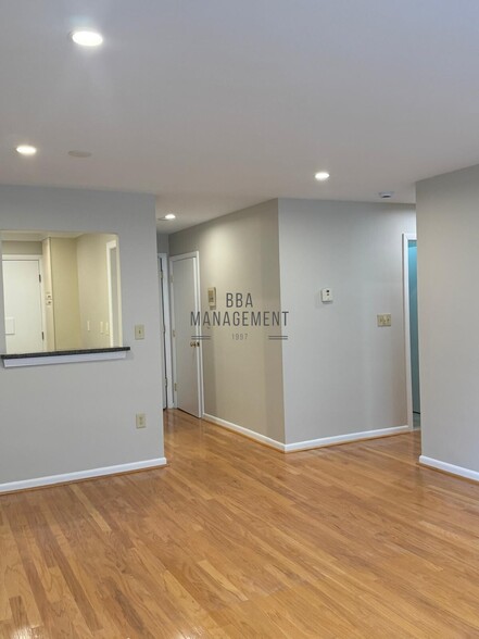 Building Photo - 28 Brentwood St