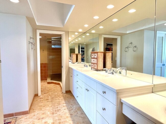 Building Photo - Sarasota Bay Penthouse
