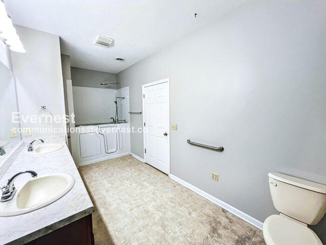 Building Photo - 4 Bed/2.5 Bath Home with Fenced Yard & Garage / Pet-Friendly / Available Now!