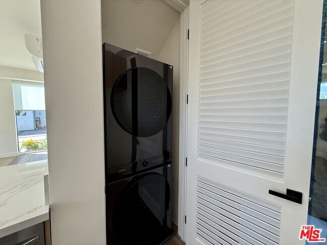 Building Photo - 10475 W Olympic Blvd