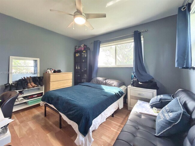 Building Photo - 10965 SW 116th St