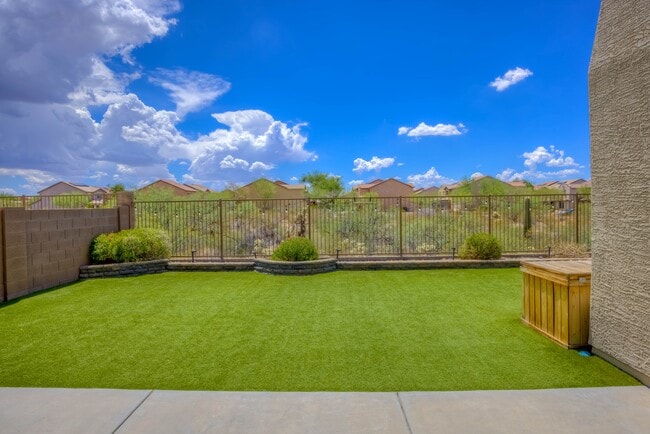 Building Photo - 6028 S Meadow Breeze Dr