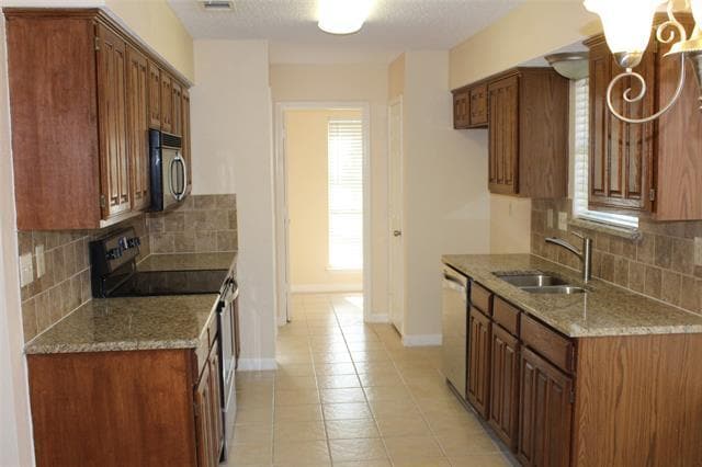 Building Photo - 4112 Howard Dr