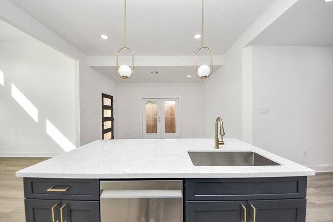 Building Photo - 8125 Cabot St