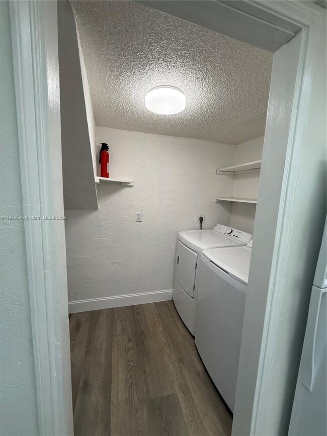 Building Photo - 9441 Live Oak Pl