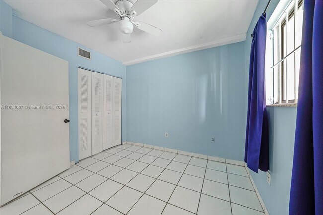 Building Photo - 5490 W 21st Ct