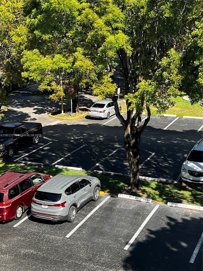 Building Photo - 14301 N Kendall Dr