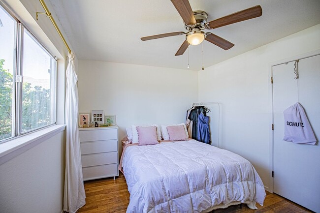 Building Photo - Spacious 3 Bedroom home with Solar Panels