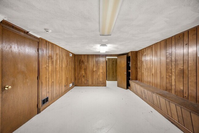 Building Photo - 140 Paulson Rd